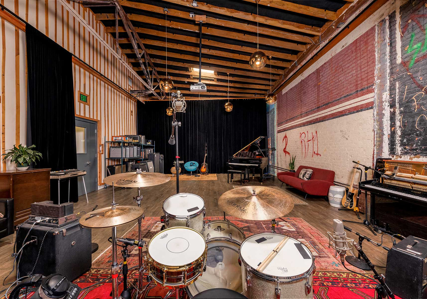 Gold-Diggers Soundstage