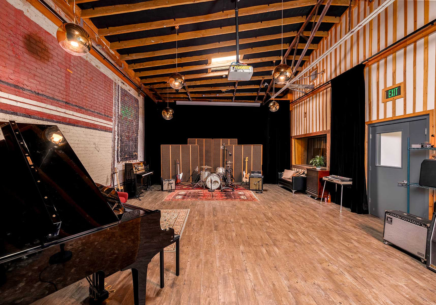 Gold-Diggers Soundstage
