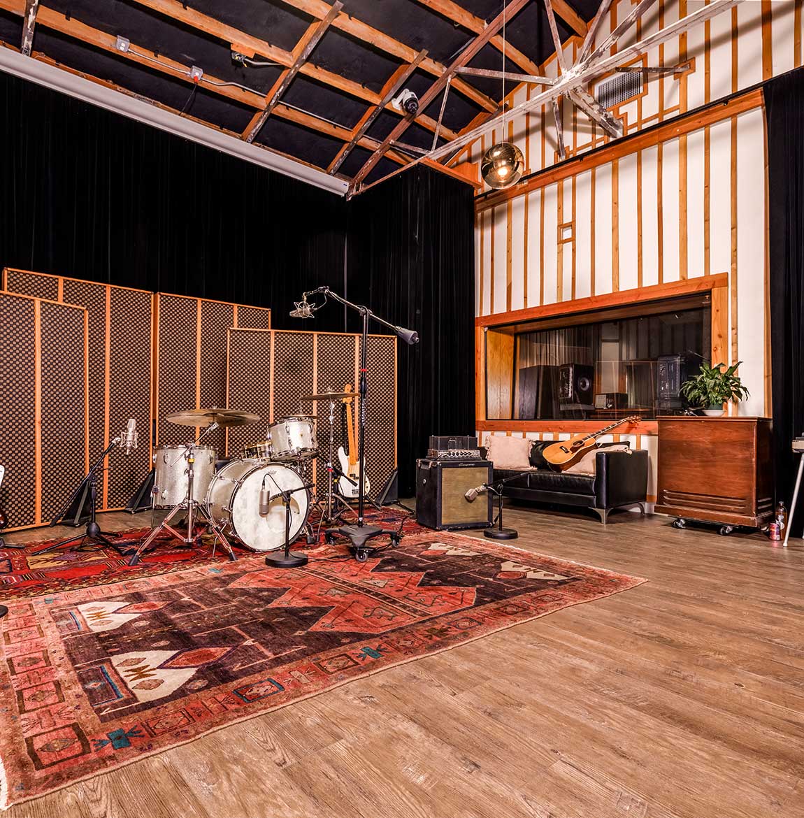 Gold-Diggers Soundstage