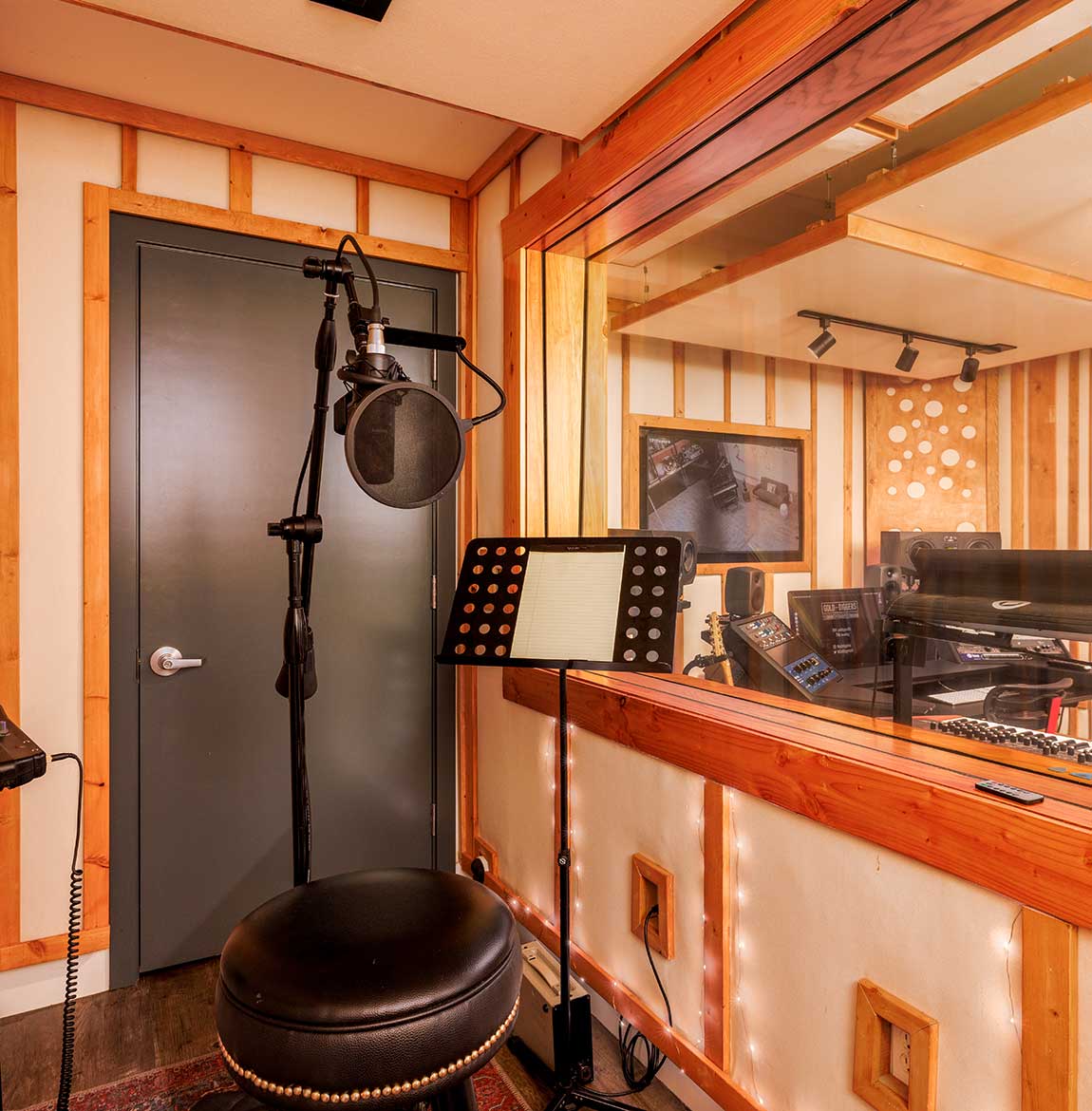 Gold-Diggers Studio 5