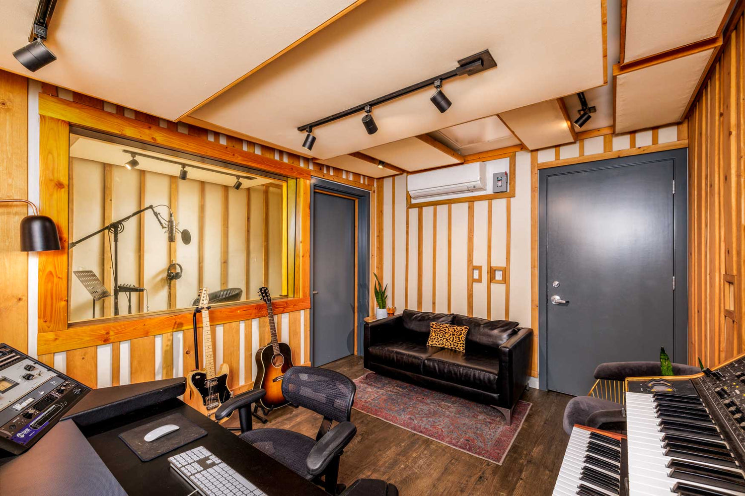 Gold-Diggers Studio 4