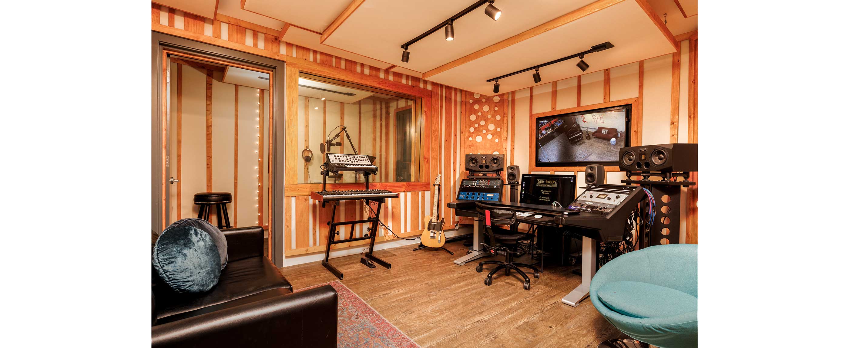 Gold-Diggers Studio 5