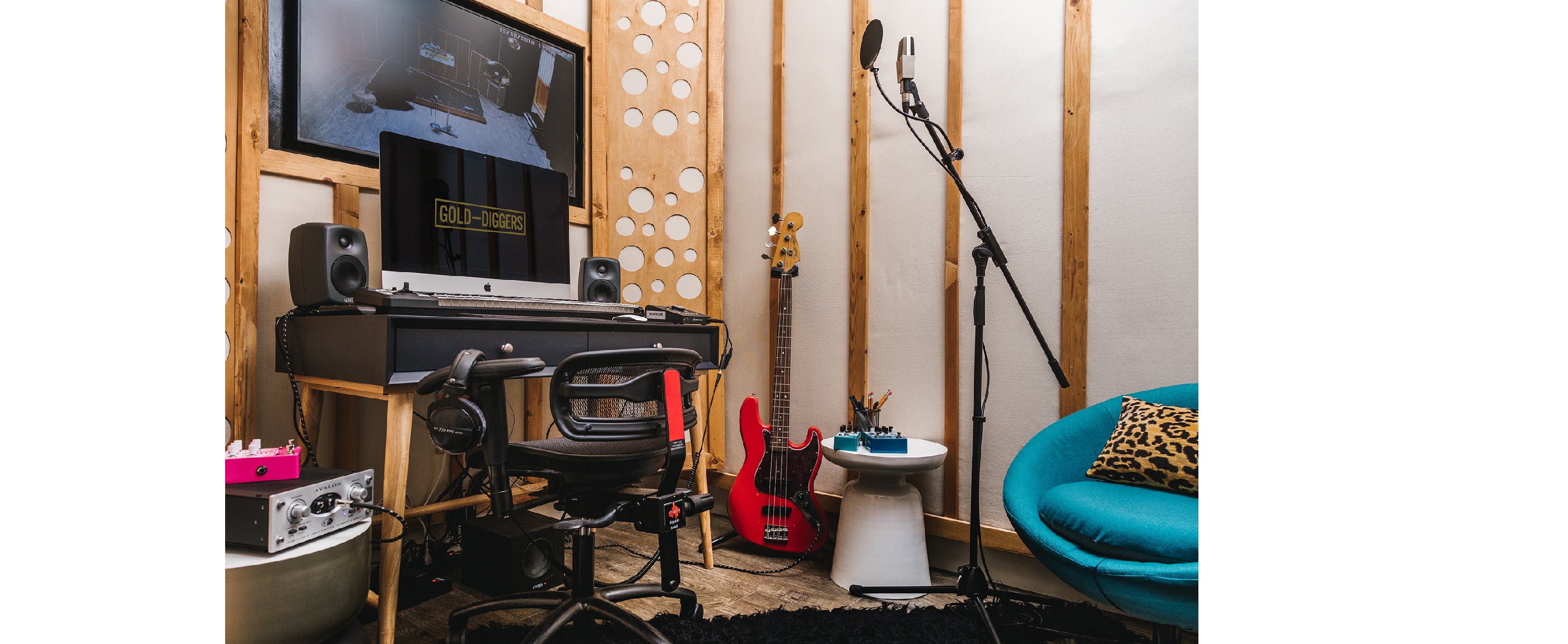 Gold-Diggers Studio 8