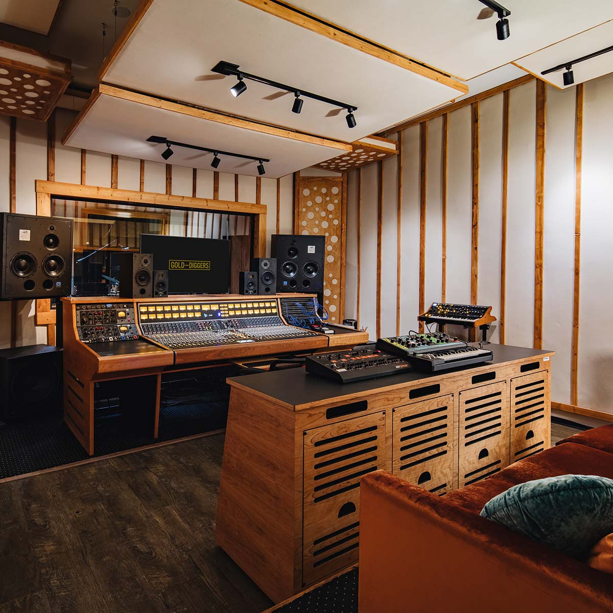 Gold-Diggers East Hollywood Boutique Hotel, Bar & Recording