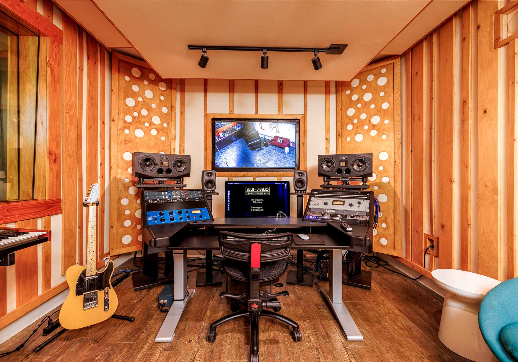 Gold-Diggers Studio 5