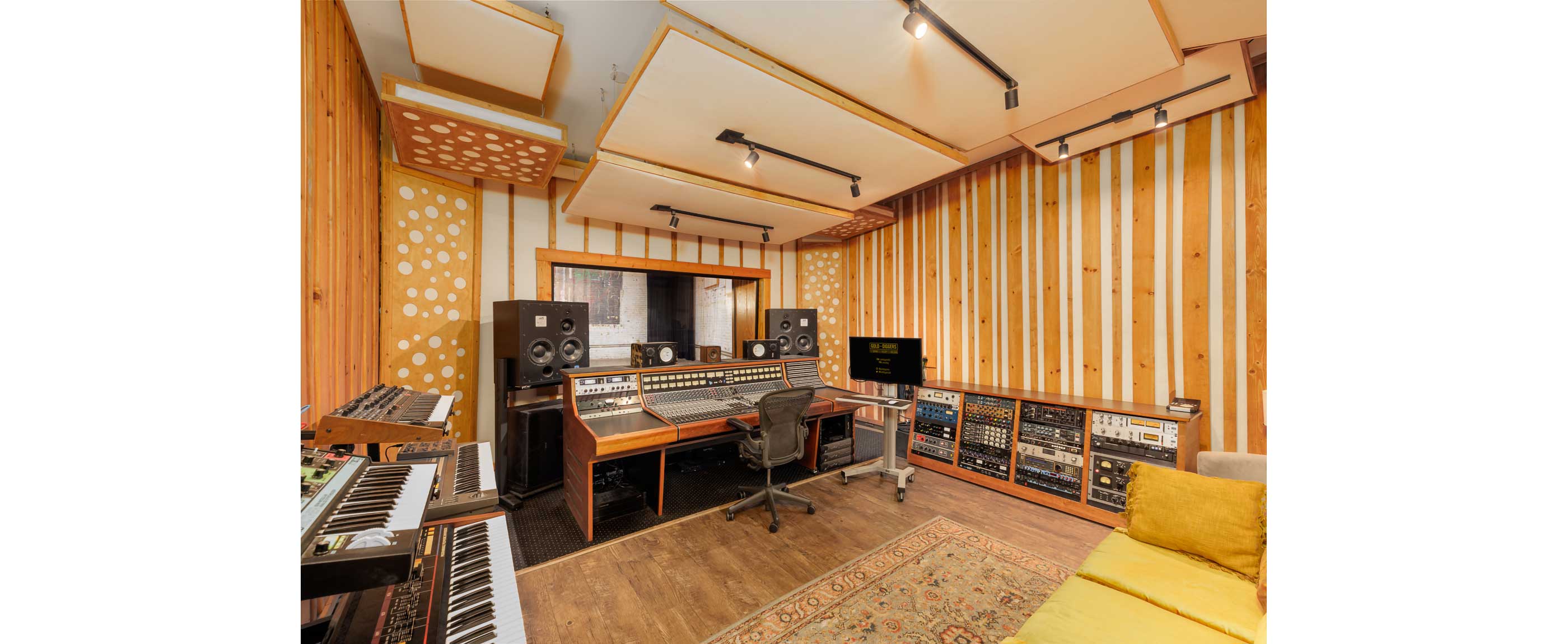 Gold-Diggers Studio 1