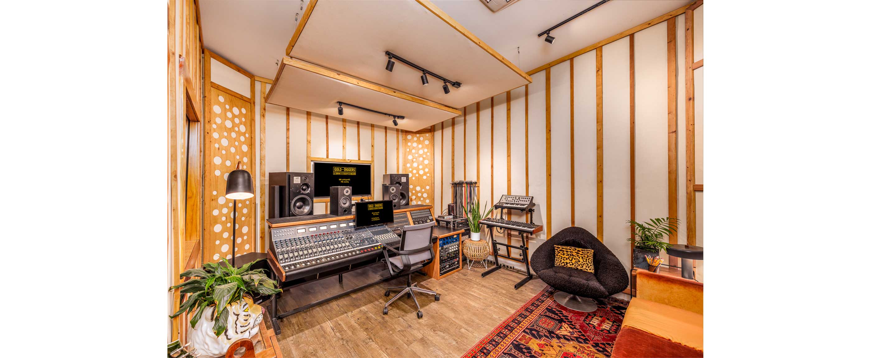 Gold-Diggers Studio 2
