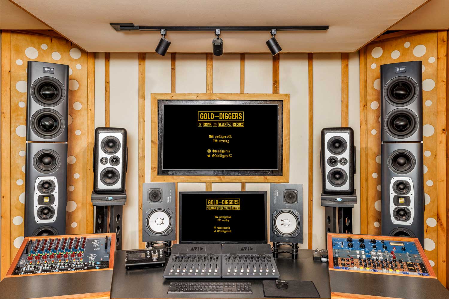 Gold-Diggers Studio 3