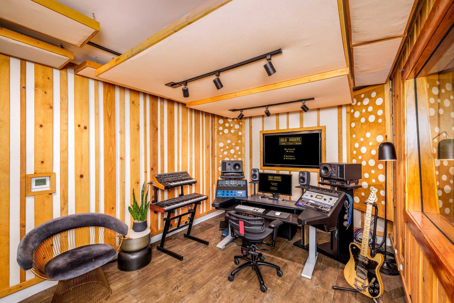 Gold-Diggers Studio 4