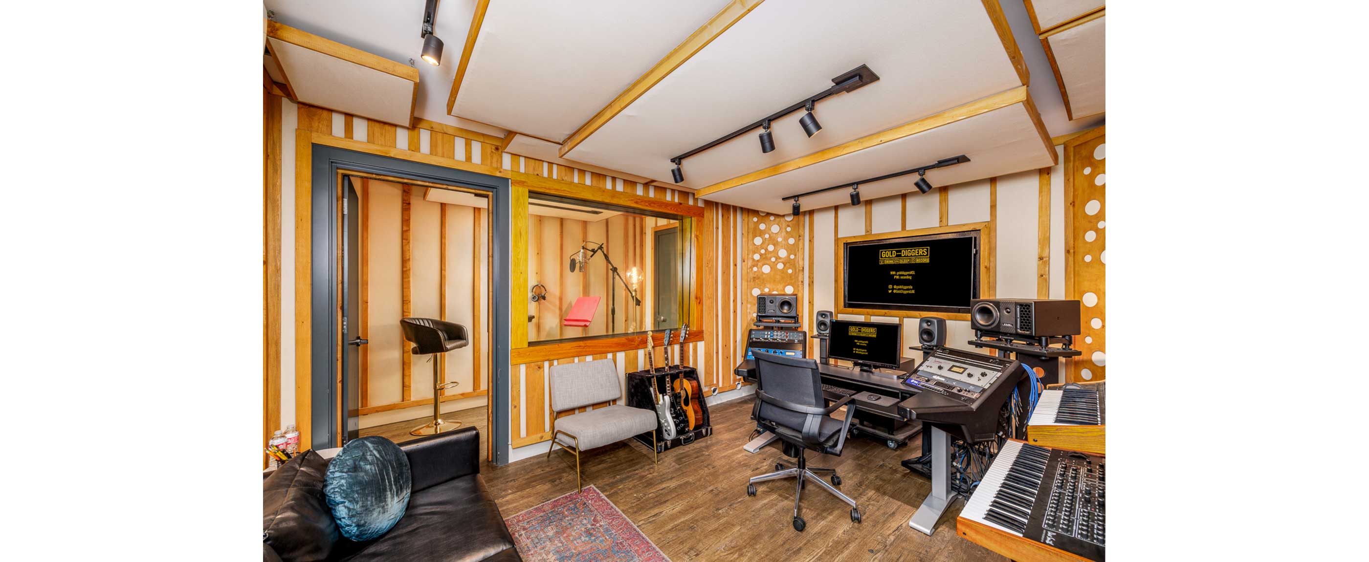 Gold-Diggers Studio 5